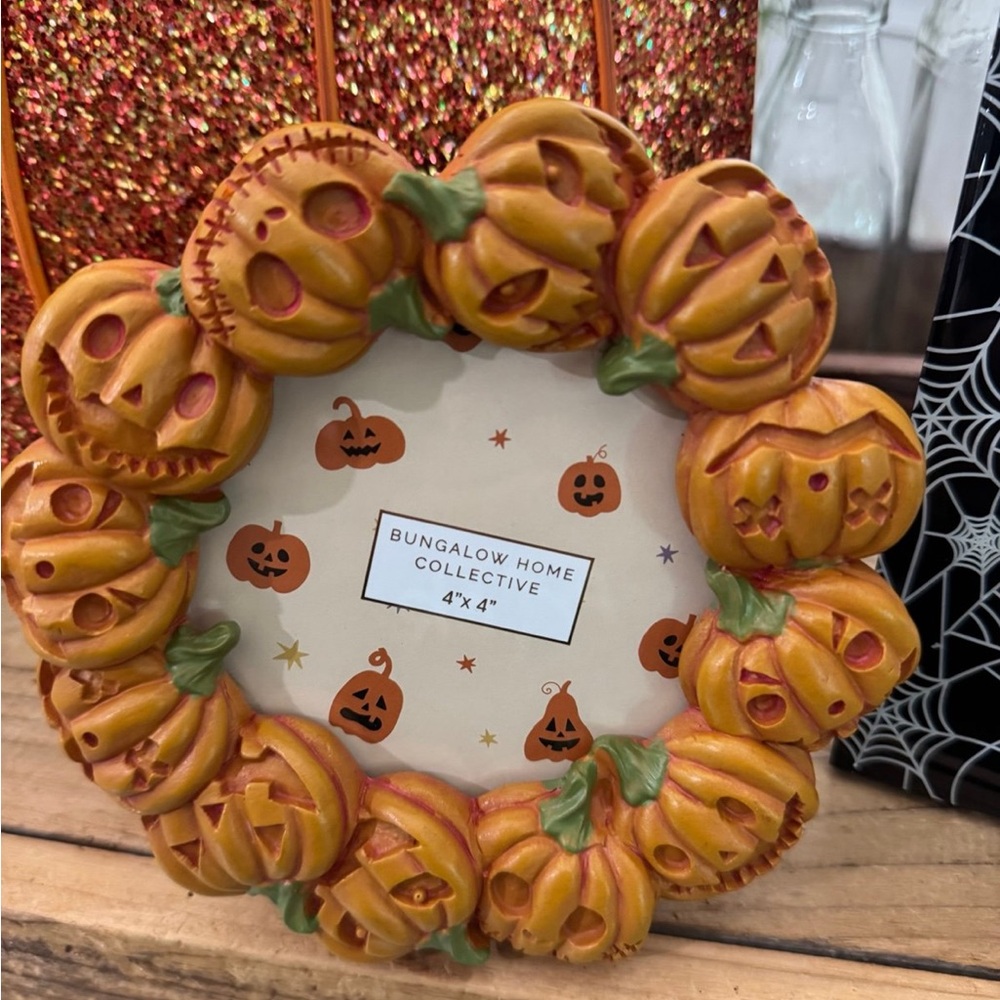 BUNGALOW HOME COLLECTIVE “JACK O LANTERN” ROUND FRAME NEW